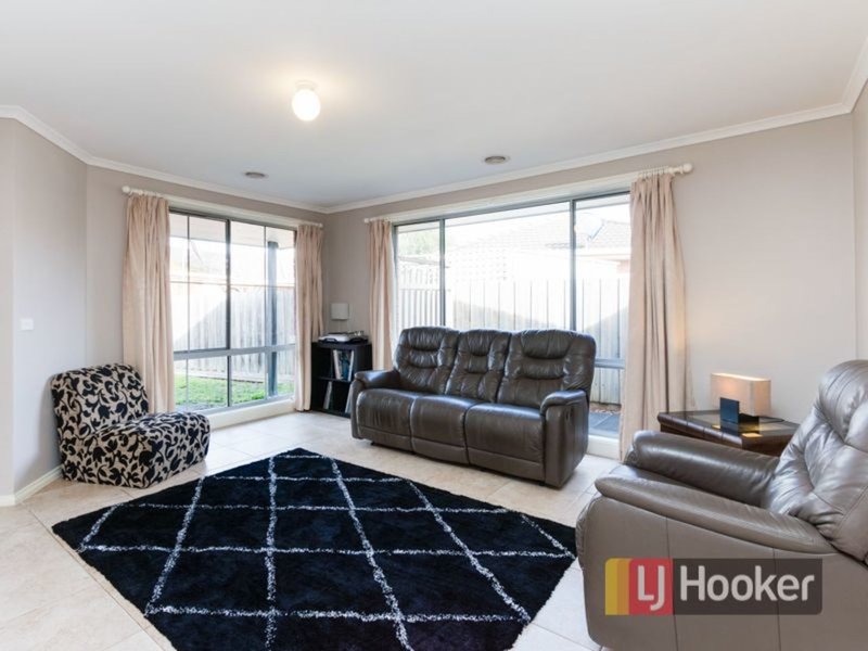 Photo - 2 Isaac Court, Cranbourne West VIC 3977 - Image 5