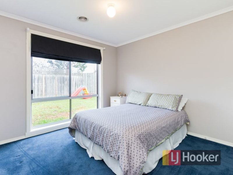 Photo - 2 Isaac Court, Cranbourne West VIC 3977 - Image 11