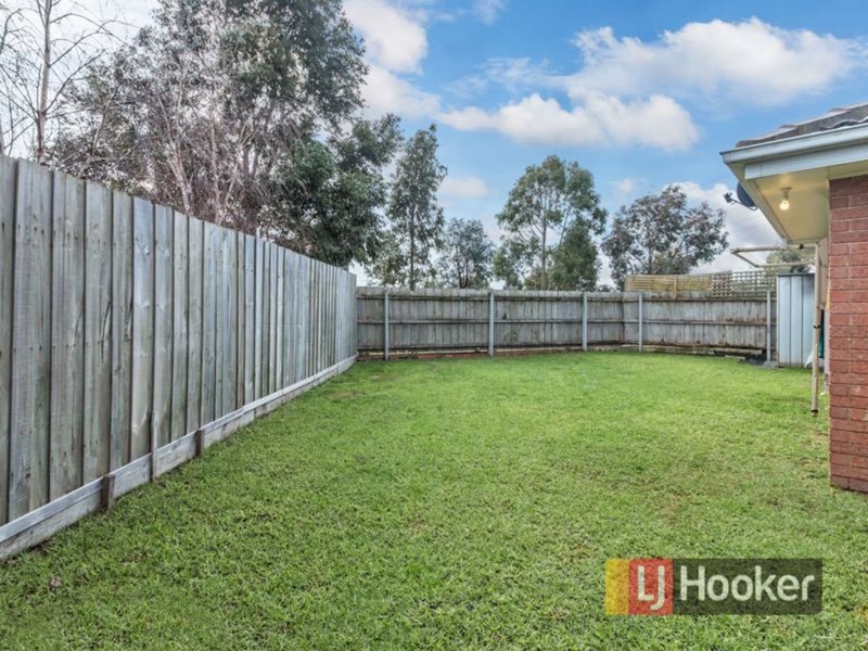 Photo - 2 Isaac Court, Cranbourne West VIC 3977 - Image 16