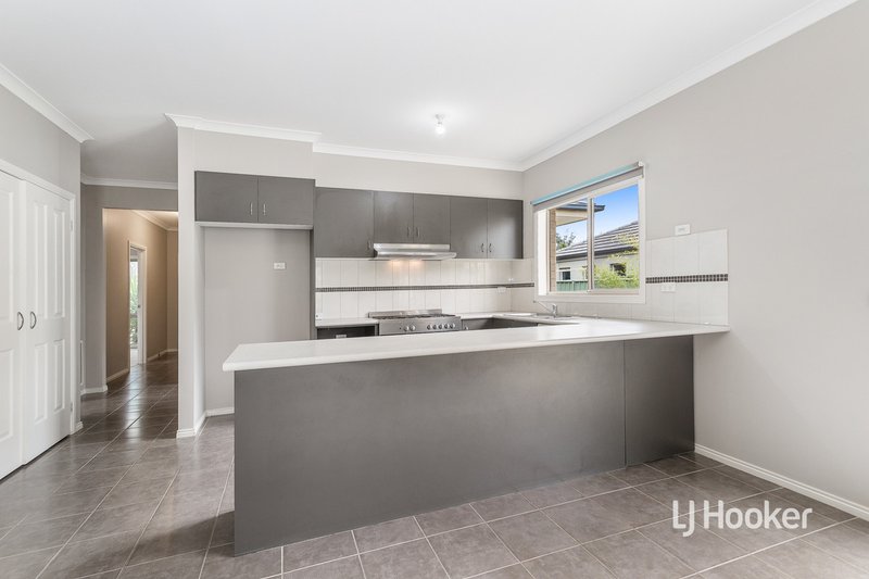 Photo - 2 Jade Crescent, Wyndham Vale VIC 3024 - Image 4