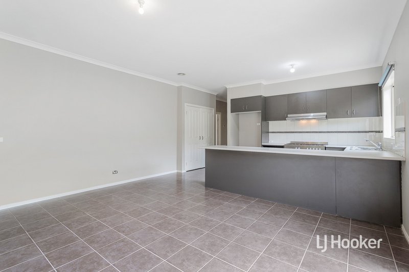 Photo - 2 Jade Crescent, Wyndham Vale VIC 3024 - Image 8