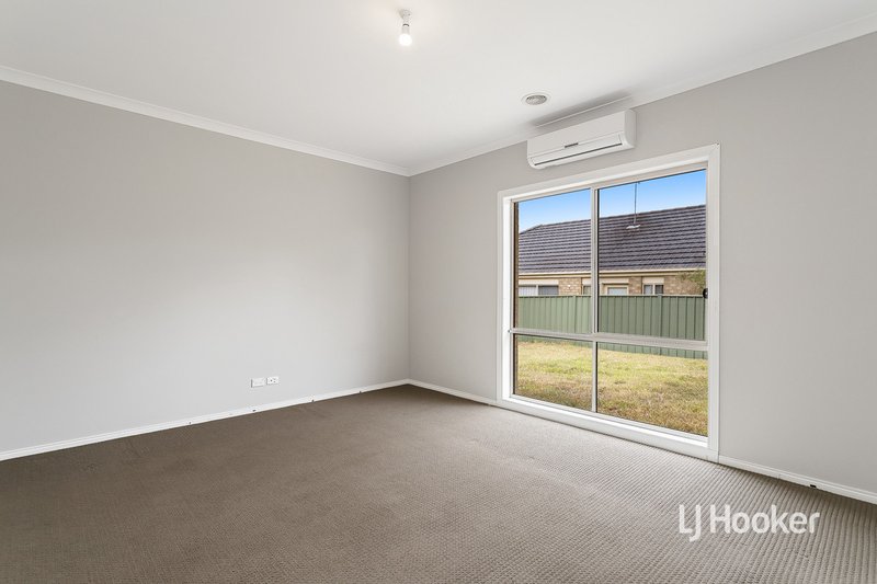 Photo - 2 Jade Crescent, Wyndham Vale VIC 3024 - Image 9