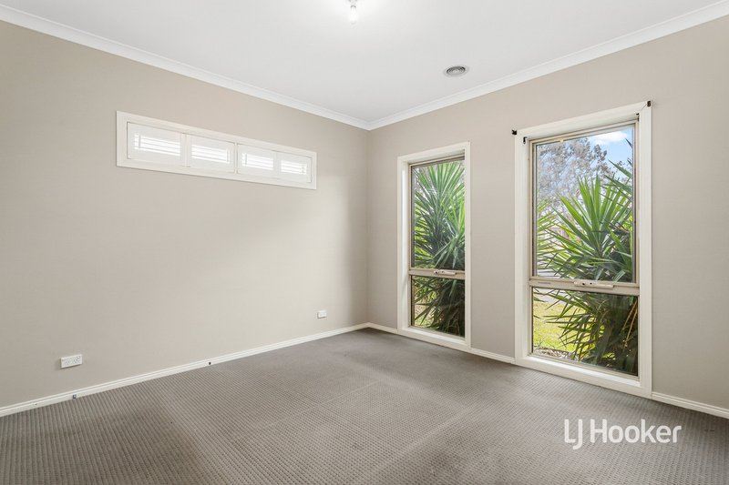 Photo - 2 Jade Crescent, Wyndham Vale VIC 3024 - Image 11