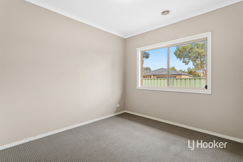 Photo - 2 Jade Crescent, Wyndham Vale VIC 3024 - Image 13