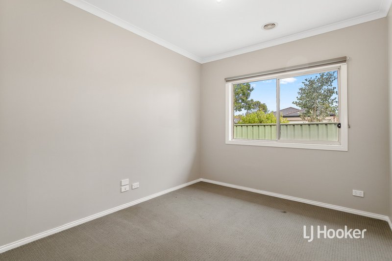 Photo - 2 Jade Crescent, Wyndham Vale VIC 3024 - Image 15