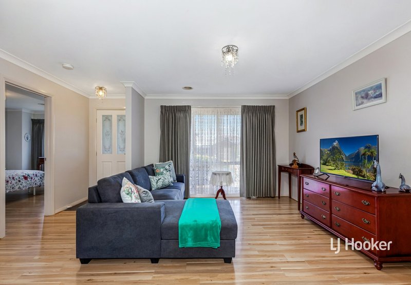 Photo - 2 James Close, Kilmore VIC 3764 - Image 2