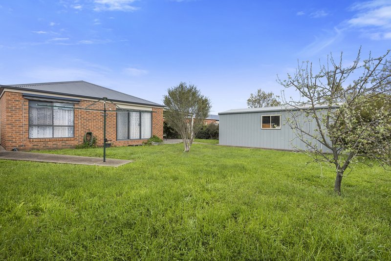 Photo - 2 James Court, Kyneton VIC 3444 - Image 7