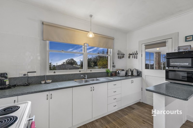 Photo - 2 James Street, Upper Burnie TAS 7320 - Image 4