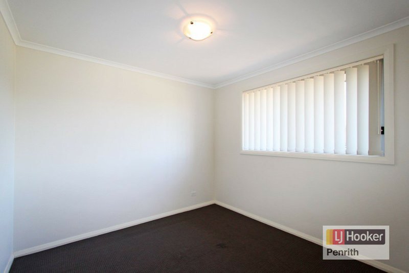 Photo - 2 Jardine Way, Jordan Springs NSW 2747 - Image 10