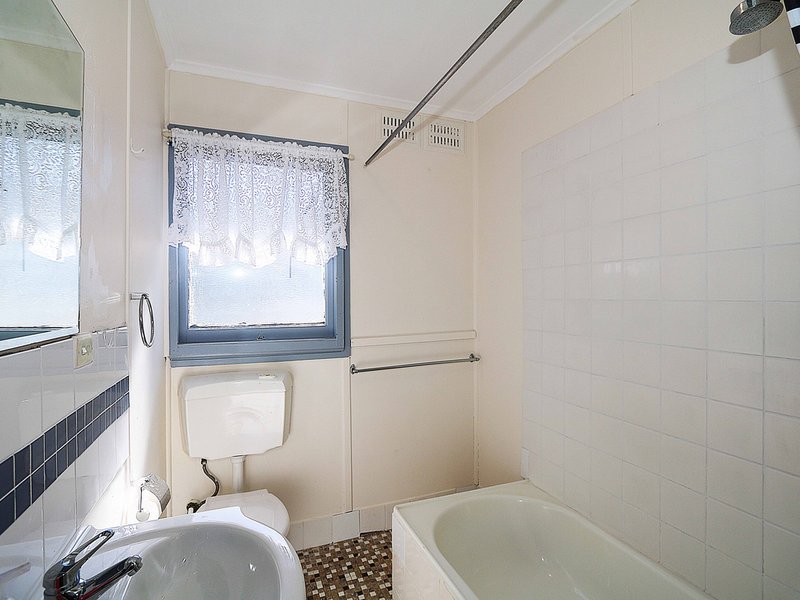 Photo - 2 Jenkins Street, Ashmont NSW 2650 - Image 5