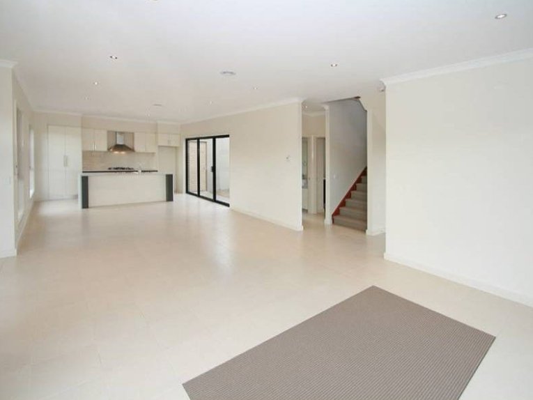 Photo - 2 Jirrahlinga Terrace, Craigieburn VIC 3064 - Image 5