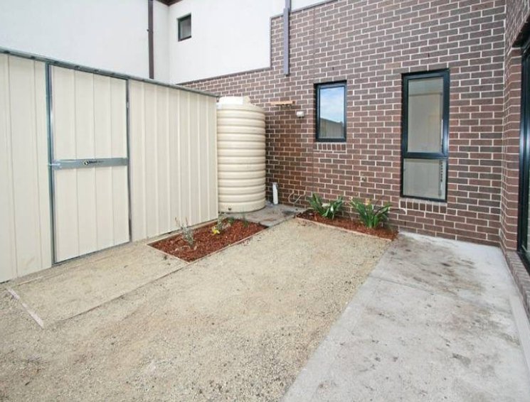 Photo - 2 Jirrahlinga Terrace, Craigieburn VIC 3064 - Image 11