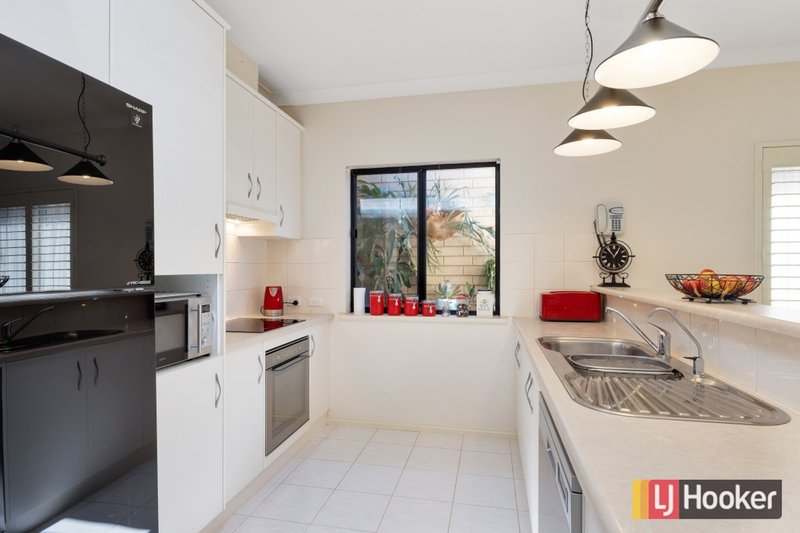 Photo - 2 Juniper Place, Mawson Lakes SA 5095 - Image 6