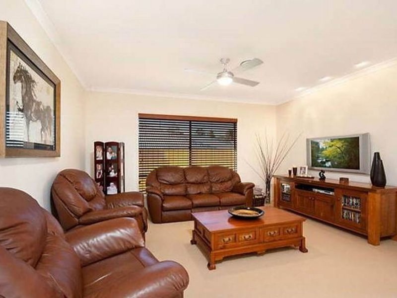 Photo - 2 Kalbarri Court, North Lakes QLD 4509 - Image 3