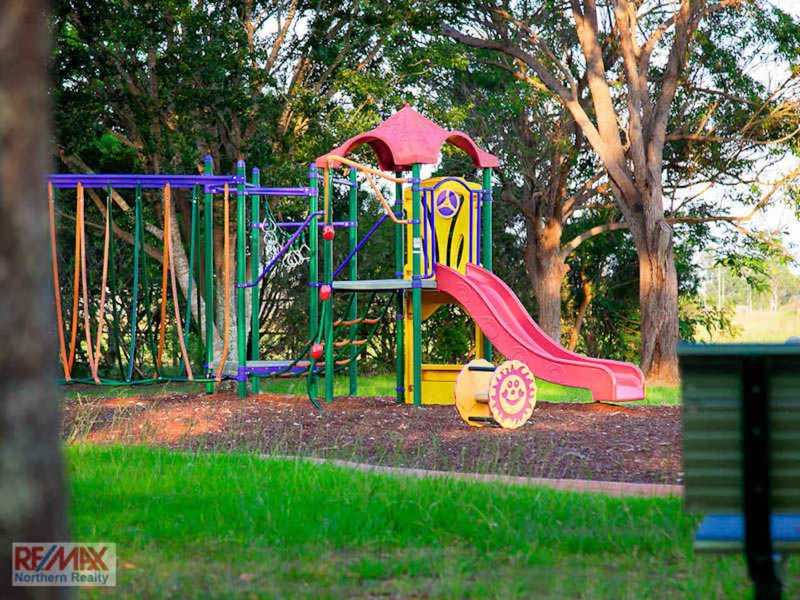 Photo - 2 Karena Street, Brendale QLD 4500 - Image 18