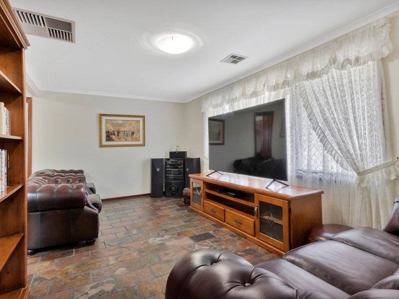 Photo - 2 Karinga Crescent, Munno Para SA 5115 - Image 4