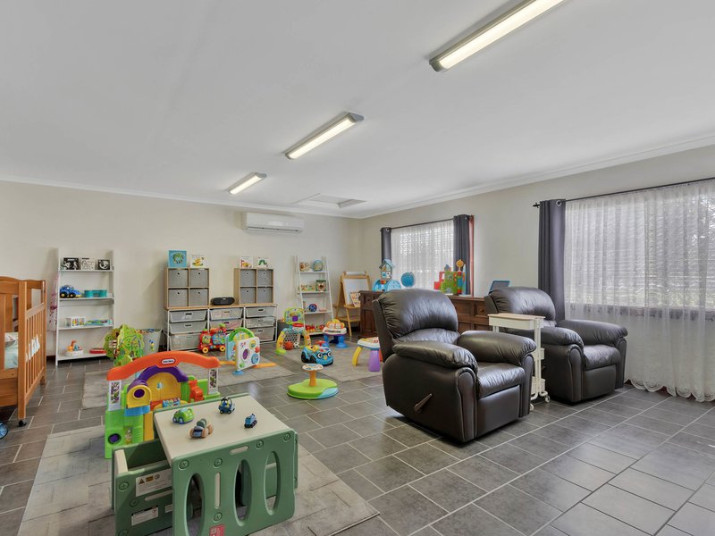 Photo - 2 Karinga Crescent, Munno Para SA 5115 - Image 8
