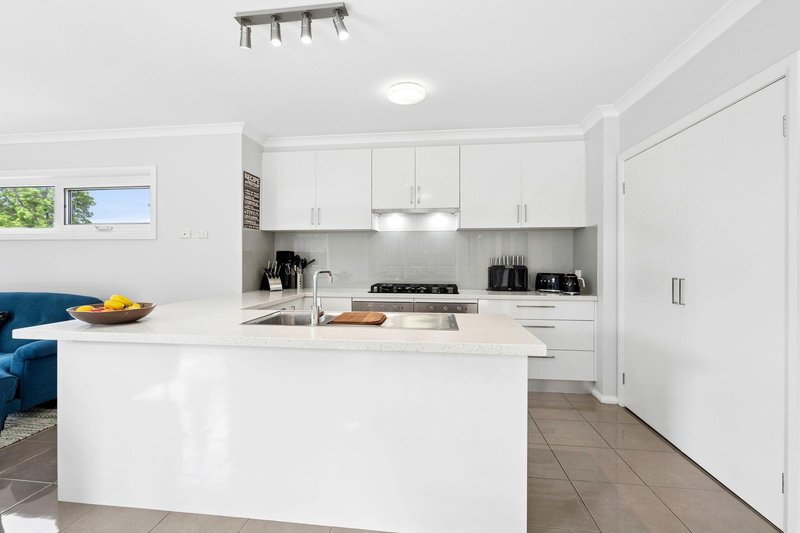Photo - 2 Karrakatta Grove, Highton VIC 3216 - Image 3