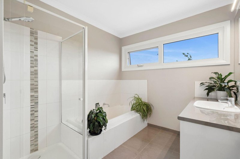 Photo - 2 Karrakatta Grove, Highton VIC 3216 - Image 5