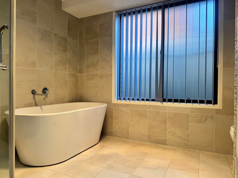 Photo - 2 Kedron Place, St Johns Park NSW 2176 - Image 7