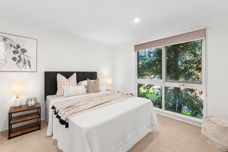 Photo - 2 Kelvin Grove, South Morang VIC 3752 - Image 10