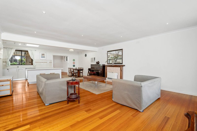 Photo - 2 Kenilworth Avenue, Frankston VIC 3199 - Image 2