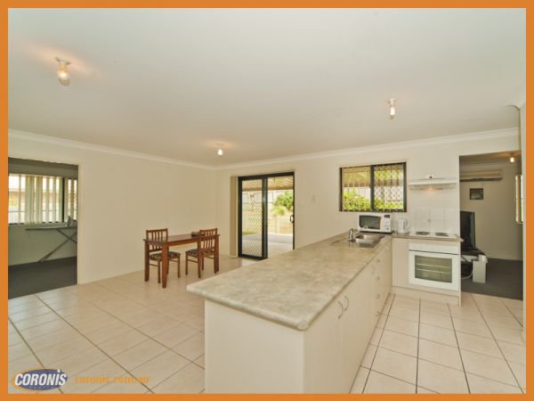 Photo - 2 Kennerton Court, Morayfield QLD 4506 - Image 5