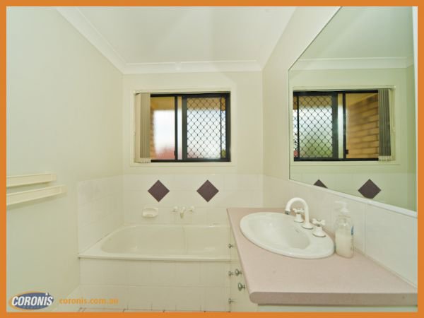 Photo - 2 Kennerton Court, Morayfield QLD 4506 - Image 9