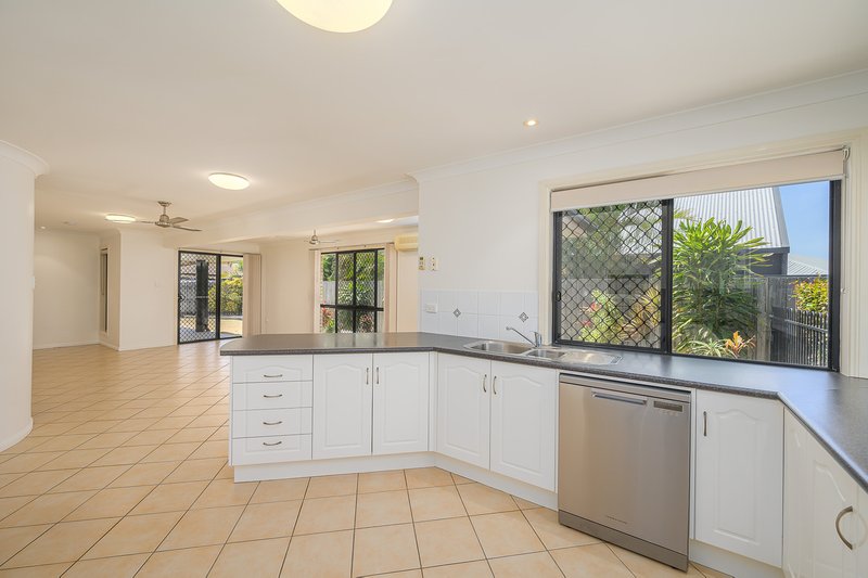 Photo - 2 Kensington Place, Kin Kora QLD 4680 - Image 4