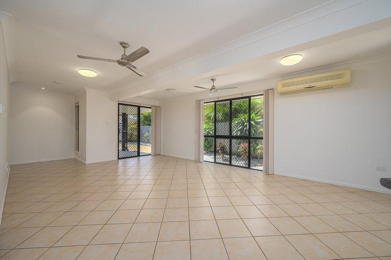 Photo - 2 Kensington Place, Kin Kora QLD 4680 - Image 5