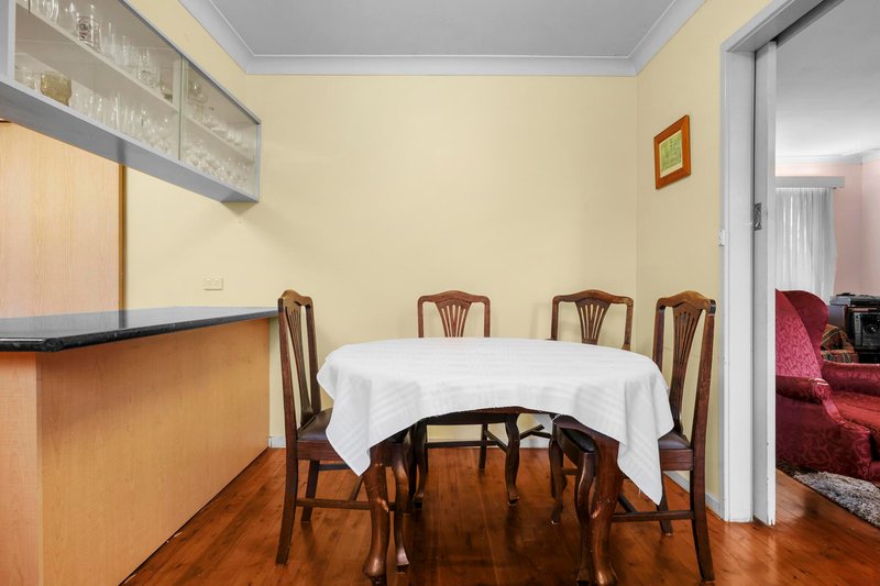 Photo - 2 Kerrie Crescent, Peakhurst NSW 2210 - Image 7