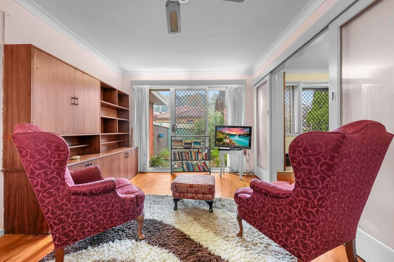 Photo - 2 Kerrie Crescent, Peakhurst NSW 2210 - Image 8