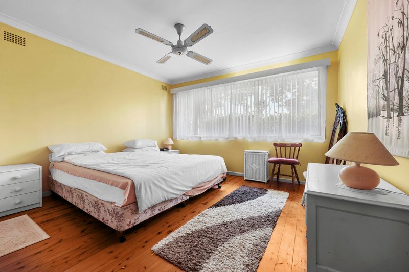 Photo - 2 Kerrie Crescent, Peakhurst NSW 2210 - Image 11