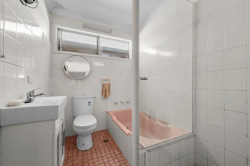 Photo - 2 Kerrie Crescent, Peakhurst NSW 2210 - Image 13