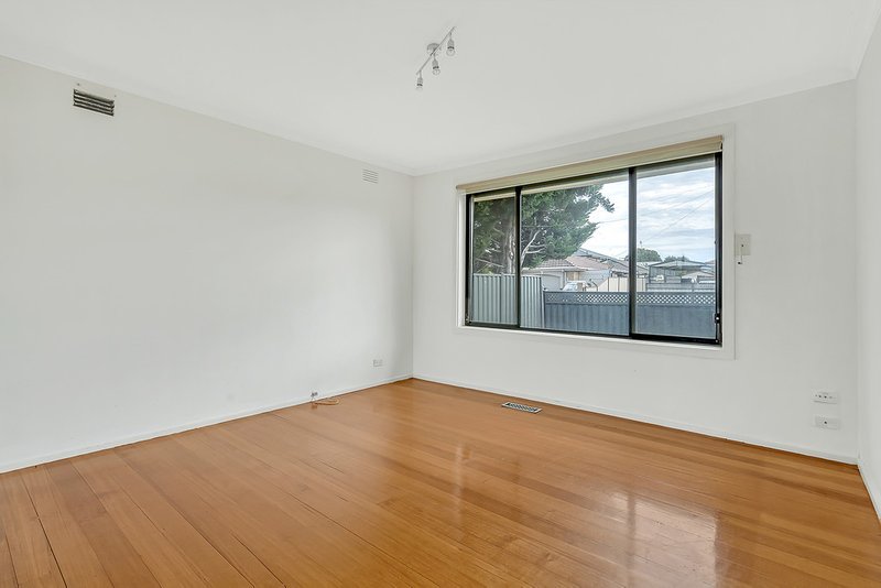 Photo - 2 Keysborough Street, Craigieburn VIC 3064 - Image 11