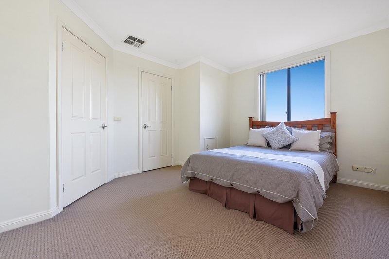 Photo - 2 Kilmartin Place, Narre Warren South VIC 3805 - Image 13