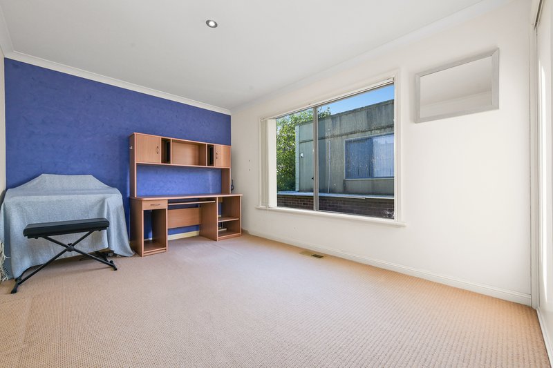 Photo - 2 Kilmartin Place, Narre Warren South VIC 3805 - Image 14