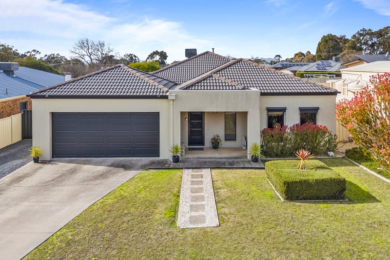 Photo - 2 Kims Close, Ararat VIC 3377 - Image 1