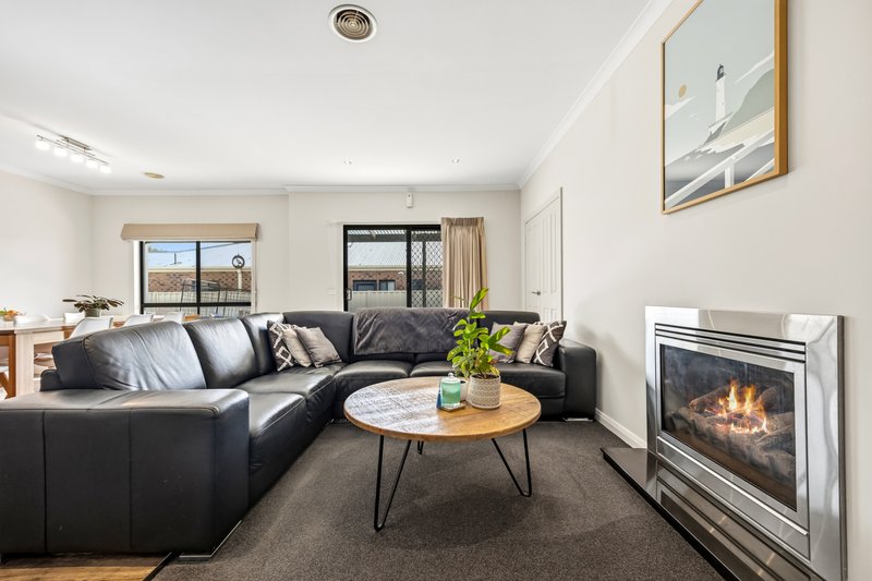 Photo - 2 Kims Close, Ararat VIC 3377 - Image 3
