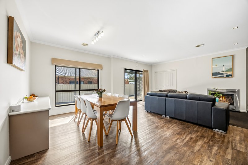 Photo - 2 Kims Close, Ararat VIC 3377 - Image 6