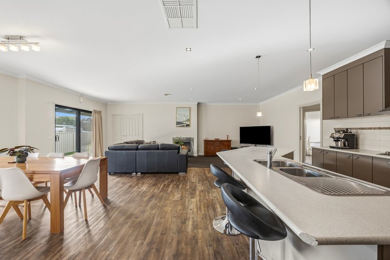 Photo - 2 Kims Close, Ararat VIC 3377 - Image 7