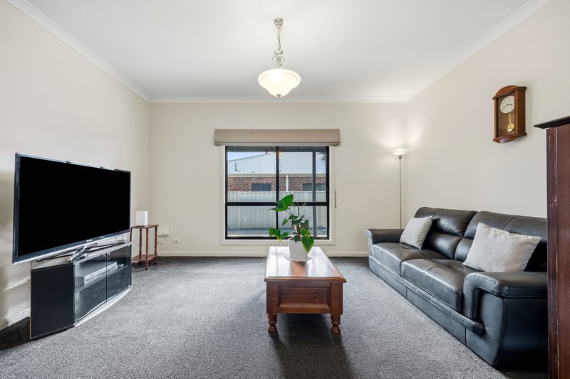 Photo - 2 Kims Close, Ararat VIC 3377 - Image 12