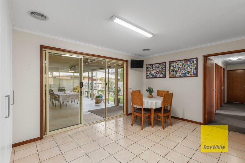 Photo - 2 Kindale Court, Highton VIC 3216 - Image 10