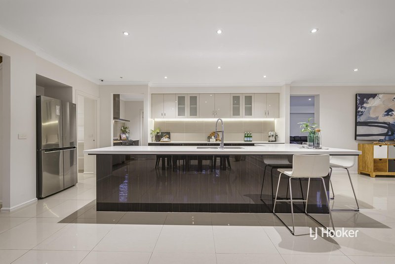 Photo - 2 Kingsford Drive, Point Cook VIC 3030 - Image 6