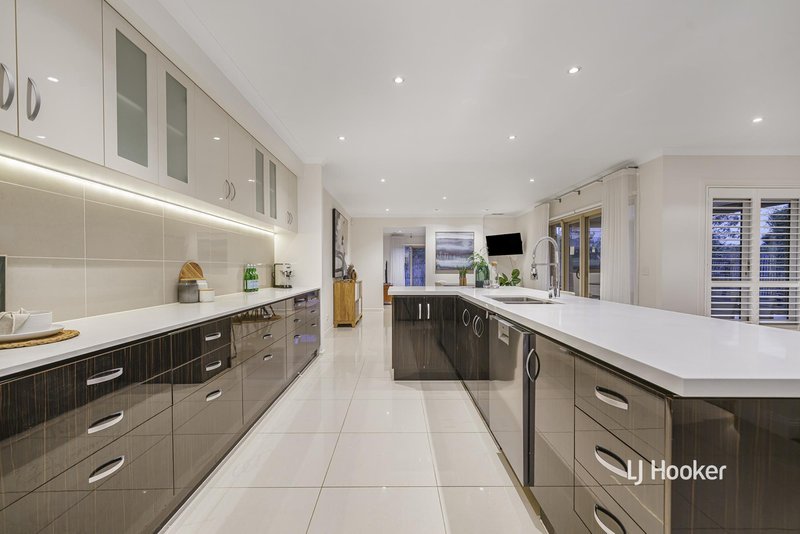 Photo - 2 Kingsford Drive, Point Cook VIC 3030 - Image 7