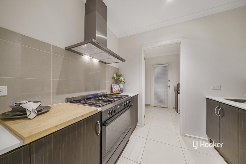 Photo - 2 Kingsford Drive, Point Cook VIC 3030 - Image 8