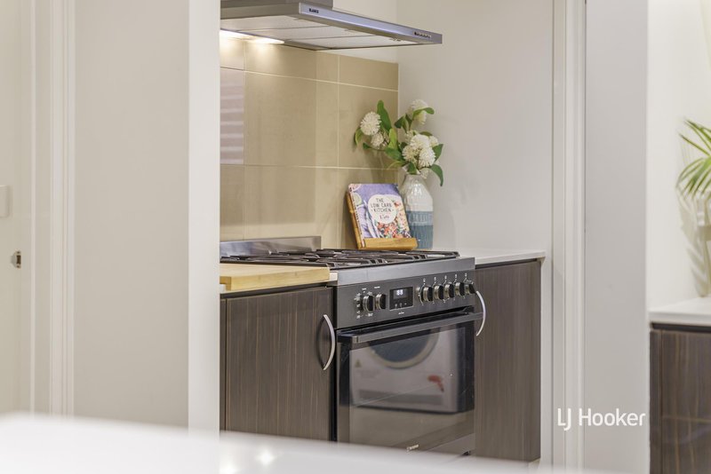 Photo - 2 Kingsford Drive, Point Cook VIC 3030 - Image 9