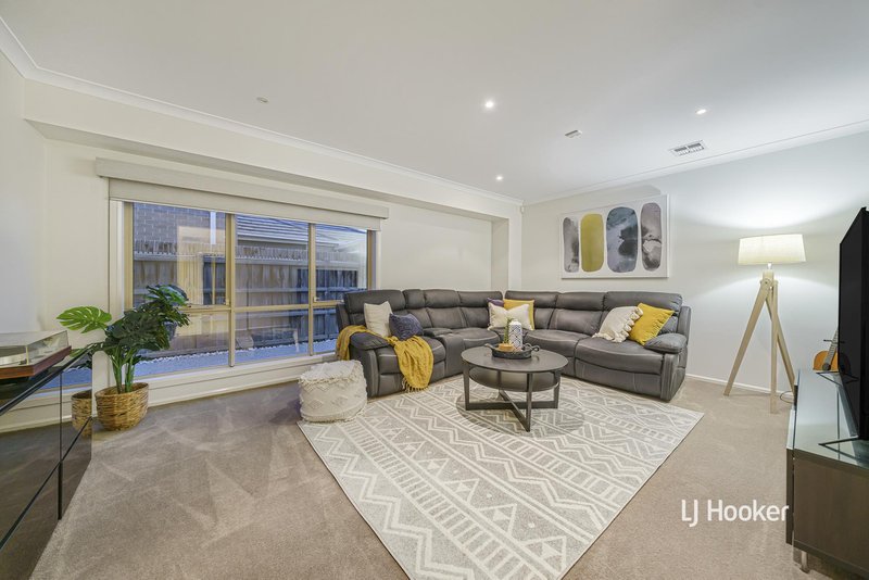 Photo - 2 Kingsford Drive, Point Cook VIC 3030 - Image 13