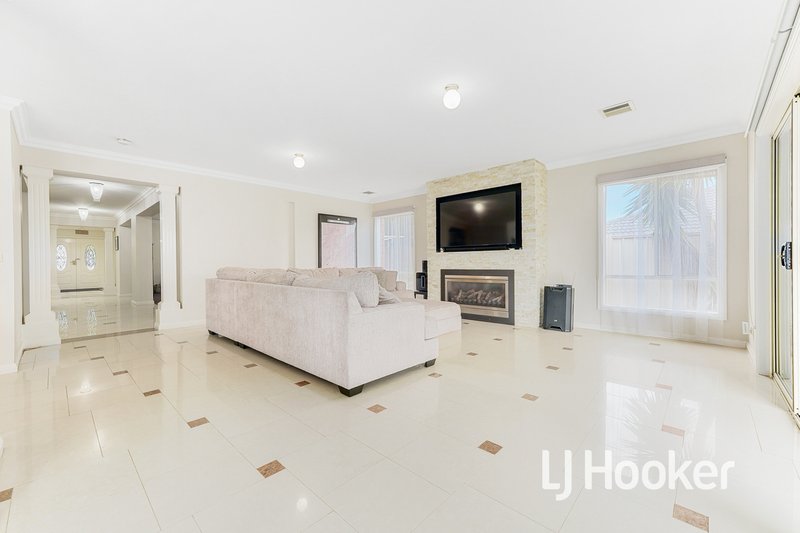 Photo - 2 Kingsley Court, Lynbrook VIC 3975 - Image 8