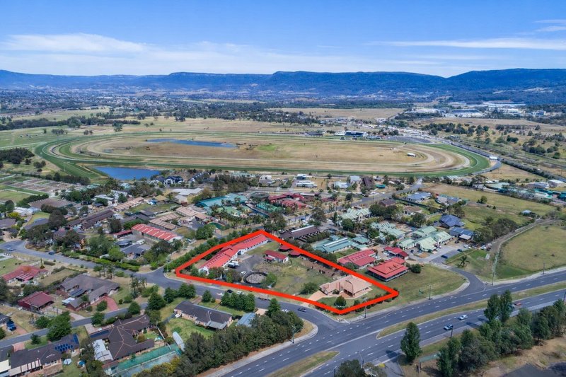 Photo - 2 Kingston Town Drive, Kembla Grange NSW 2526 - Image 6